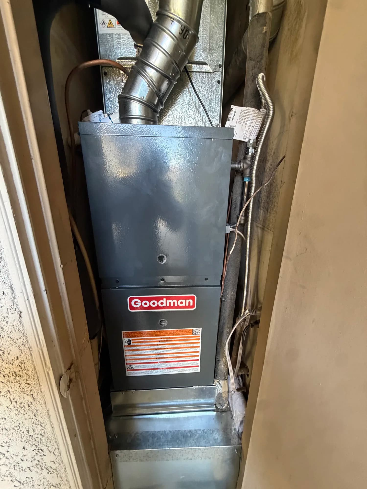 Clean Goodman furnace closet install